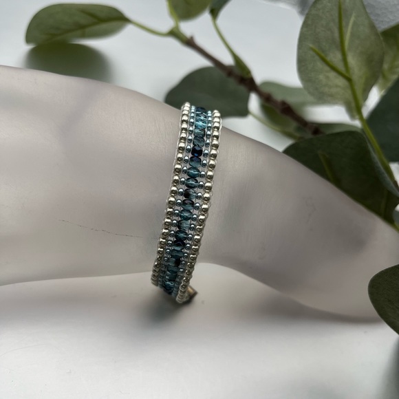 NEW Hand Crafted Blue and Silver Beaded Bracelet - Picture 8 of 10